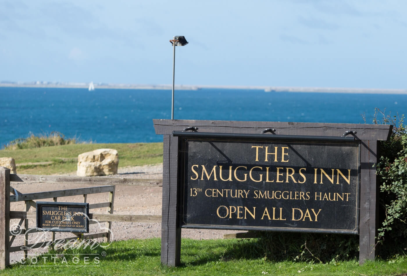 Dog friendly pubs Dorset - Smugglers Inn